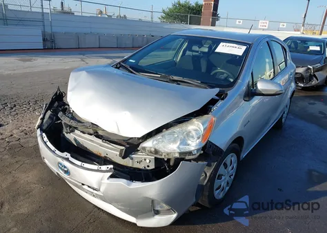 2013 Toyota Prius C Two из США, поврежденный, VIN JTDKDTB30D1545282